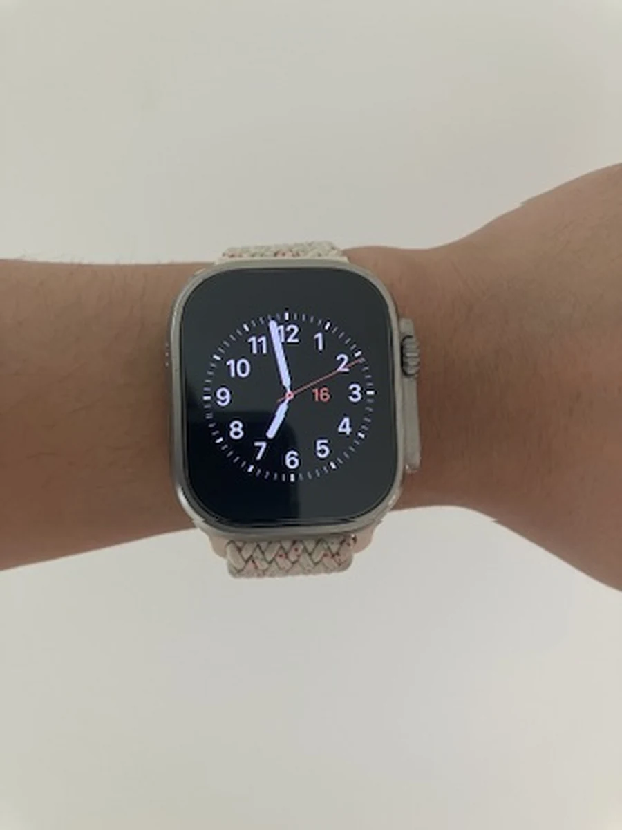 初代Apple Watch Ultraを腕に装着した状態