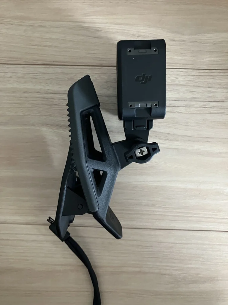 開いた状態のDJI純正顎マウント
