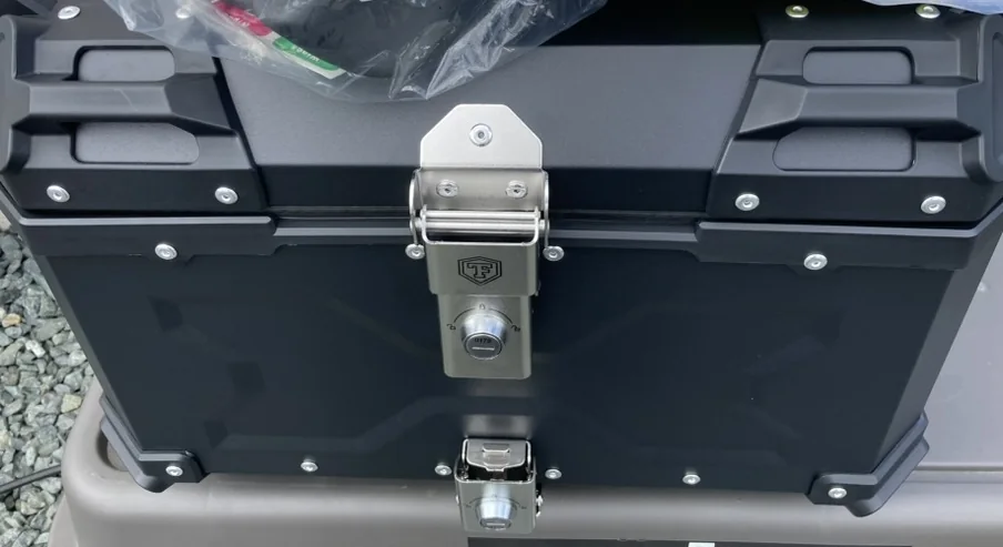 トリッカーへ取り付けたONE STEP 55Lリアボックス