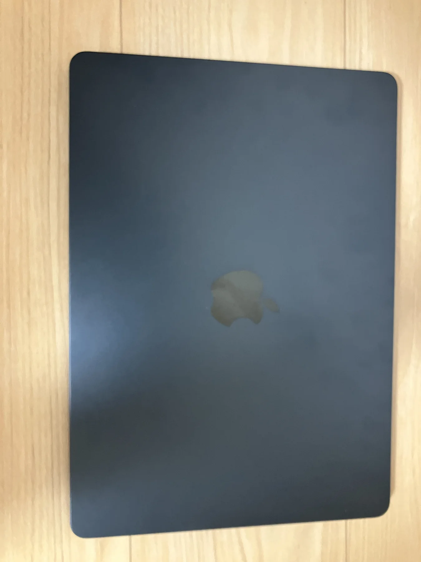 閉じた状態のM2 MacBook Air